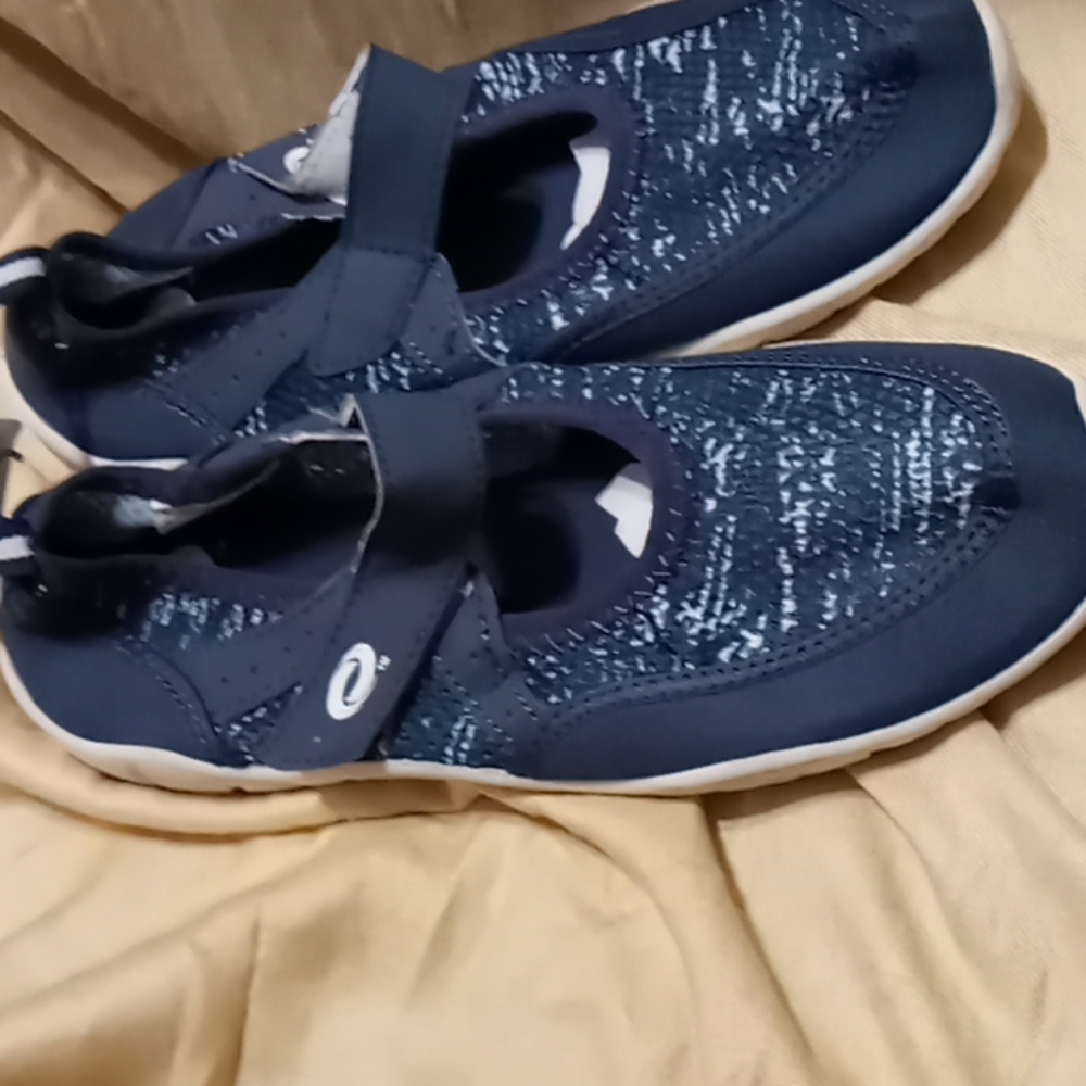 Shoes - Picture 4 of 4